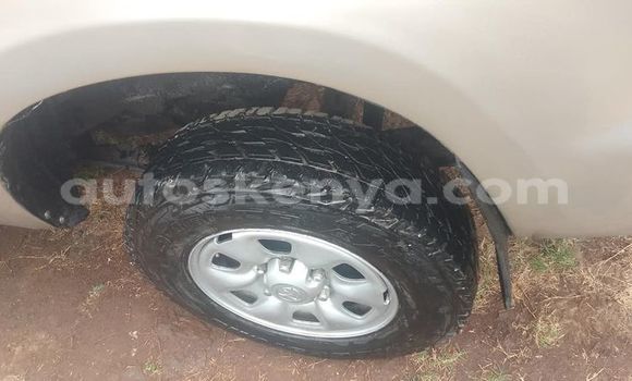 Oofamaa Toyota Hilux Silver Makiinaa iti Nairobi keessatti Nairobi keessatti Oofamaa Toyota Hilux Silver Makiinaa iti Nairobi keessatti Nairobi keessatti