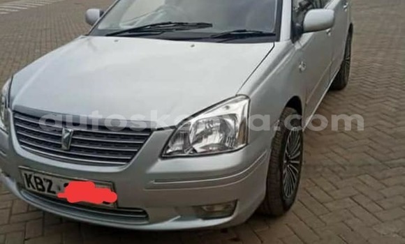 Oofamaa Toyota Premio Silver Makiinaa iti Nairobi keessatti Nairobi keessatti