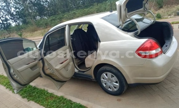 Oofamaa Nissan tiida Brown Makiinaa iti Nairobi keessatti Nairobi keessatti Oofamaa Nissan tiida Brown Makiinaa iti Nairobi keessatti Nairobi keessatti