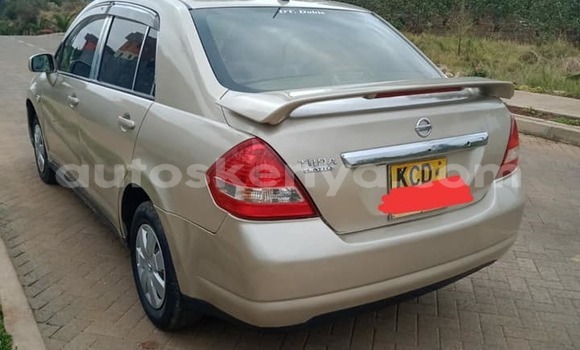 Oofamaa Nissan tiida Brown Makiinaa iti Nairobi keessatti Nairobi keessatti Oofamaa Nissan tiida Brown Makiinaa iti Nairobi keessatti Nairobi keessatti