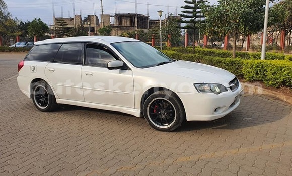 Oofamaa Subaru Legacy White Makiinaa iti Nairobi keessatti Nairobi keessatti