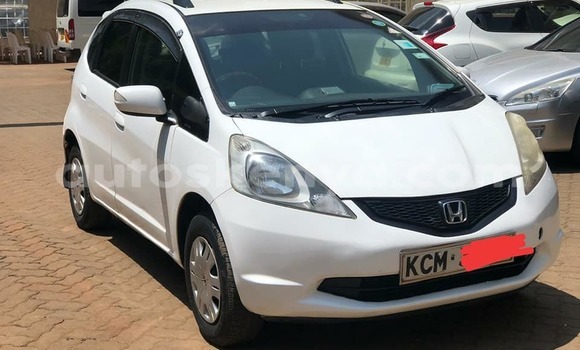Nunua Ilio tumika Honda Fit Nyeupe Gari ndani ya Nairobi nchini Nairobi Nunua Ilio tumika Honda Fit Nyeupe Gari ndani ya Nairobi nchini Nairobi