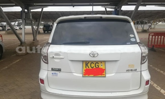 Oofamaa Toyota RAV4 White Makiinaa iti Nairobi keessatti Nairobi keessatti Oofamaa Toyota RAV4 White Makiinaa iti Nairobi keessatti Nairobi keessatti
