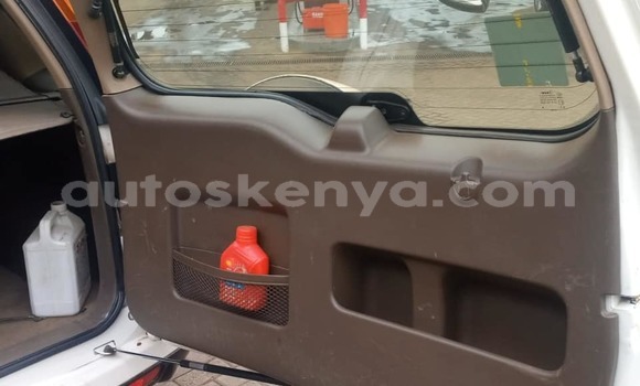 Oofamaa Honda CR–V White Makiinaa iti Nairobi keessatti Nairobi keessatti Oofamaa Honda CR–V White Makiinaa iti Nairobi keessatti Nairobi keessatti