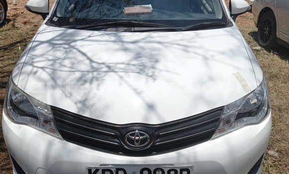 Nunua Imported Toyota Axio Nyeupe Gari ndani ya Nairobi nchini Nairobi