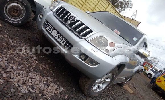 Oofamaa Toyota Land Cruiser Prado Silver Makiinaa iti Thika keessatti Nairobi keessatti