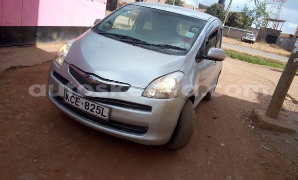 Oofamaa Toyota Ractis Silver Makiinaa iti Thika keessatti Nairobi keessatti