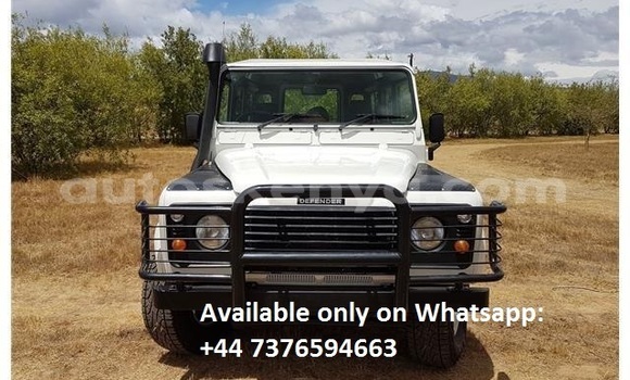 Oofamaa Land Rover Defender White Makiinaa iti Nairobi keessatti Nairobi keessatti Oofamaa Land Rover Defender White Makiinaa iti Nairobi keessatti Nairobi keessatti