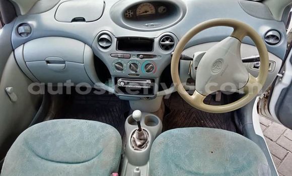 Nunua Ilio tumika Toyota Vitz Nyeupe Gari ndani ya Mombasa nchini Kenya ya Pwani Nunua Ilio tumika Toyota Vitz Nyeupe Gari ndani ya Mombasa nchini Kenya ya Pwani