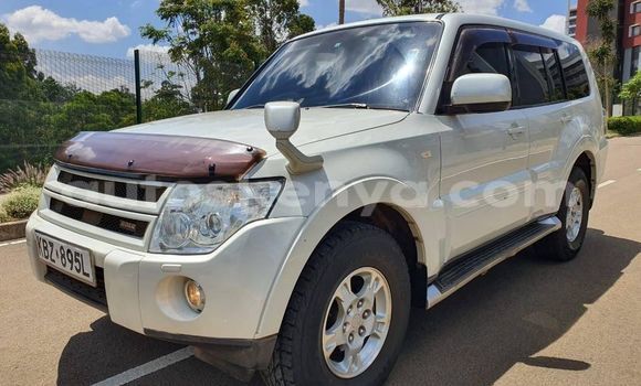 Buy Used Mitsubishi Pajero White Car in Nairobi in Nairobi