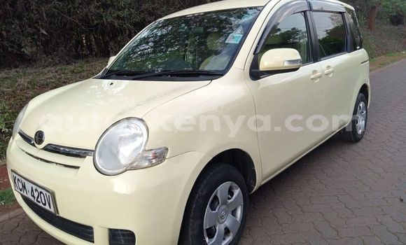 Oofamaa Toyota Sienta White Makiinaa iti Nairobi keessatti Nairobi keessatti