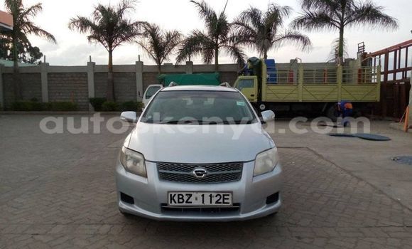 Oofamaa Toyota Fielder Silver Makiinaa iti Nairobi keessatti Nairobi keessatti