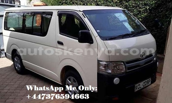Oofamaa Toyota Hiace White Makiinaa iti Nairobi keessatti Nairobi keessatti Oofamaa Toyota Hiace White Makiinaa iti Nairobi keessatti Nairobi keessatti