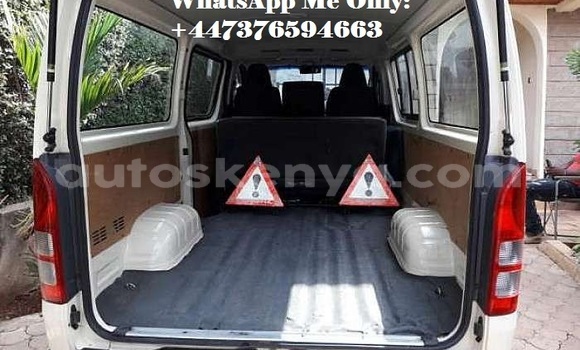 Oofamaa Toyota Hiace White Makiinaa iti Nairobi keessatti Nairobi keessatti Oofamaa Toyota Hiace White Makiinaa iti Nairobi keessatti Nairobi keessatti
