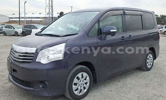 Oofamaa Toyota Noah Blue Makiinaa iti Mombasa keessatti Coastal Kenya keessatti Oofamaa Toyota Noah Blue Makiinaa iti Mombasa keessatti Coastal Kenya keessatti