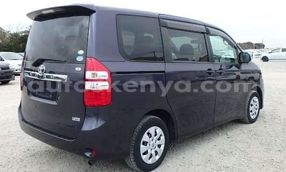 Oofamaa Toyota Noah Blue Makiinaa iti Mombasa keessatti Coastal Kenya keessatti Oofamaa Toyota Noah Blue Makiinaa iti Mombasa keessatti Coastal Kenya keessatti