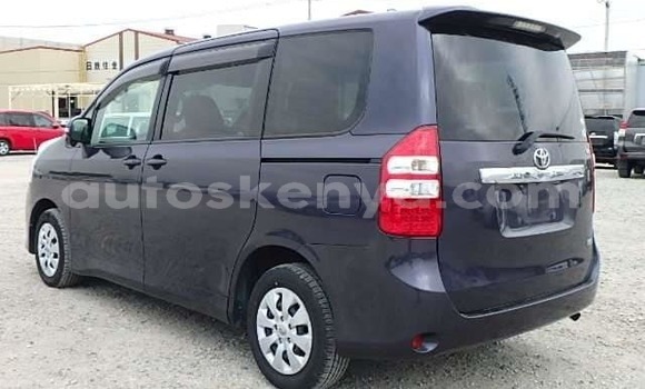Oofamaa Toyota Noah Blue Makiinaa iti Mombasa keessatti Coastal Kenya keessatti Oofamaa Toyota Noah Blue Makiinaa iti Mombasa keessatti Coastal Kenya keessatti
