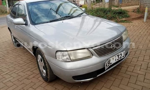 Oofamaa Nissan Sunny Silver Makiinaa iti Kiambu keessatti Central Kenya keessatti