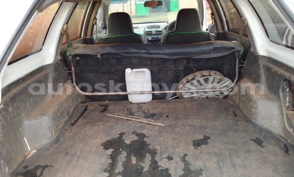 Oofamaa Nissan AD White Makiinaa iti Kiambu keessatti Central Kenya keessatti Oofamaa Nissan AD White Makiinaa iti Kiambu keessatti Central Kenya keessatti