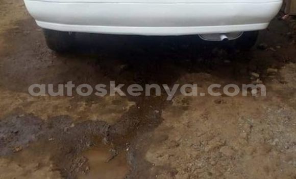 Oofamaa Nissan Sunny White Makiinaa iti Kiambu keessatti Central Kenya keessatti Oofamaa Nissan Sunny White Makiinaa iti Kiambu keessatti Central Kenya keessatti