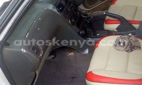 Oofamaa Nissan Sunny White Makiinaa iti Kiambu keessatti Central Kenya keessatti Oofamaa Nissan Sunny White Makiinaa iti Kiambu keessatti Central Kenya keessatti