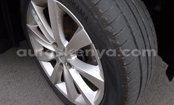 Oofamaa Toyota Harrier White Makiinaa iti Mombasa keessatti Coastal Kenya keessatti Oofamaa Toyota Harrier White Makiinaa iti Mombasa keessatti Coastal Kenya keessatti