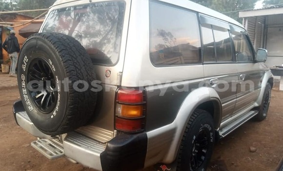 Oofamaa Mitsubishi Pajero Silver Makiinaa iti Kiambu keessatti Central Kenya keessatti Oofamaa Mitsubishi Pajero Silver Makiinaa iti Kiambu keessatti Central Kenya keessatti