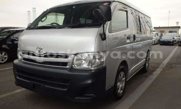 Oofamaa Toyota Hiace Silver Makiinaa iti Mombasa keessatti Coastal Kenya keessatti Oofamaa Toyota Hiace Silver Makiinaa iti Mombasa keessatti Coastal Kenya keessatti