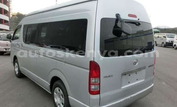 Oofamaa Toyota Hiace Silver Makiinaa iti Mombasa keessatti Coastal Kenya keessatti Oofamaa Toyota Hiace Silver Makiinaa iti Mombasa keessatti Coastal Kenya keessatti