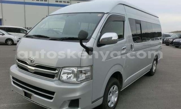 Oofamaa Toyota Hiace Silver Makiinaa iti Mombasa keessatti Coastal Kenya keessatti Oofamaa Toyota Hiace Silver Makiinaa iti Mombasa keessatti Coastal Kenya keessatti