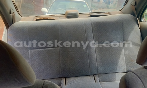 Nunua Ilio tumika Nissan Sunny Fedha Gari ndani ya Kisii nchini Nyanza