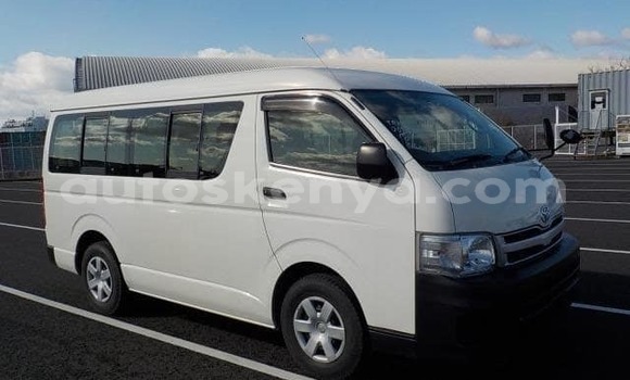 Oofamaa Toyota Hiace White Makiinaa iti Mombasa keessatti Coastal Kenya keessatti Oofamaa Toyota Hiace White Makiinaa iti Mombasa keessatti Coastal Kenya keessatti