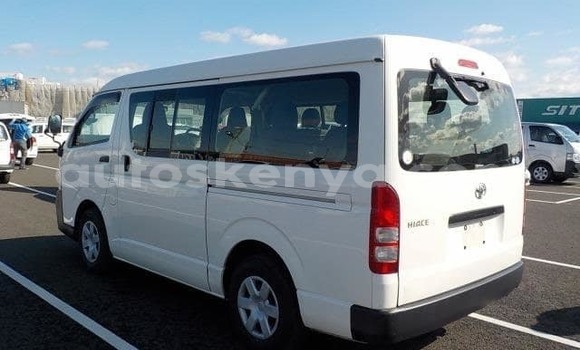 Oofamaa Toyota Hiace White Makiinaa iti Mombasa keessatti Coastal Kenya keessatti Oofamaa Toyota Hiace White Makiinaa iti Mombasa keessatti Coastal Kenya keessatti
