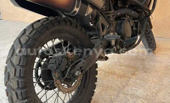 Nunua Ilio tumika Kawasaki KLR 650 Nyeupe Bike ndani ya Nairobi nchini Nairobi