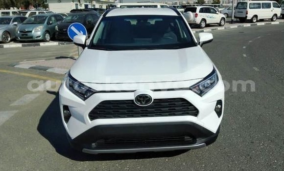 Nunua Ilio tumika Toyota RAV4 Nyeupe Gari ndani ya Nairobi nchini Nairobi