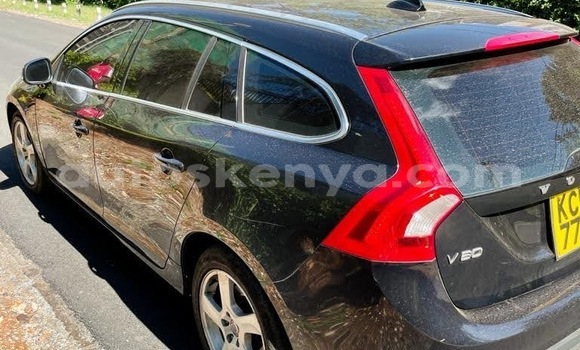 Oofamaa Volvo V60 Black Makiinaa iti Nairobi keessatti Nairobi keessatti