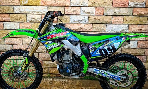 Oofamaa Aermacchi Ala Verde Blue Doqdoqqee iti Bungoma keessatti West Kenya keessatti