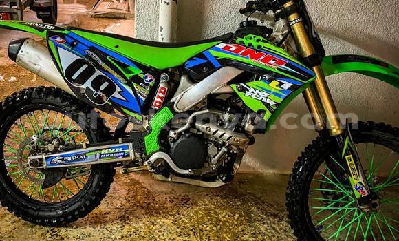 Oofamaa Aermacchi Ala Verde Blue Doqdoqqee iti Bungoma keessatti West Kenya keessatti Oofamaa Aermacchi Ala Verde Blue Doqdoqqee iti Bungoma keessatti West Kenya keessatti