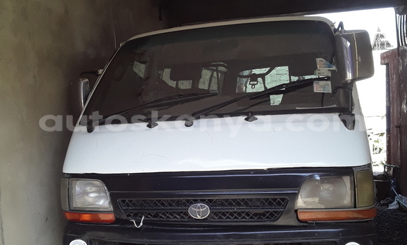 Oofamaa Toyota Hiace White Makiinaa iti Nairobi keessatti Nairobi keessatti Oofamaa Toyota Hiace White Makiinaa iti Nairobi keessatti Nairobi keessatti