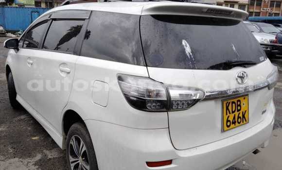 Oofamaa Toyota Wish White Makiinaa iti Nairobi keessatti Nairobi keessatti