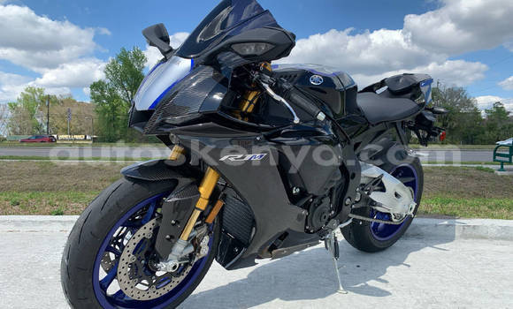 Oofamaa Yamaha YZF Black Doqdoqqee iti Garissa keessatti Northeast Kenya keessatti