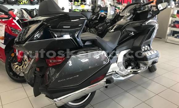 Nunua Ilio tumika Honda Crossrunner Nyeusi Bike ndani ya Webuye nchini Magharibi Nunua Ilio tumika Honda Crossrunner Nyeusi Bike ndani ya Webuye nchini Magharibi