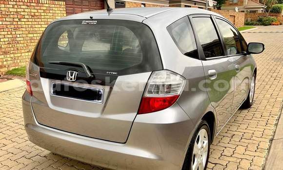 Oofamaa Honda Jazz Silver Makiinaa iti Nairobi keessatti Nairobi keessatti Oofamaa Honda Jazz Silver Makiinaa iti Nairobi keessatti Nairobi keessatti