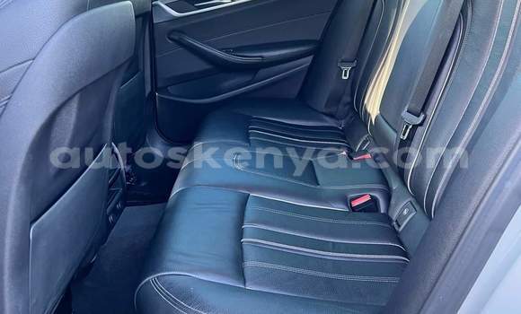 Oofamaa BMW 5–Series White Makiinaa iti Busia keessatti West Kenya keessatti Oofamaa BMW 5–Series White Makiinaa iti Busia keessatti West Kenya keessatti