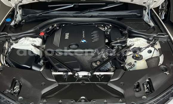 Oofamaa BMW 5–Series White Makiinaa iti Busia keessatti West Kenya keessatti Oofamaa BMW 5–Series White Makiinaa iti Busia keessatti West Kenya keessatti