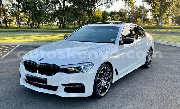 Oofamaa BMW 5–Series White Makiinaa iti Busia keessatti West Kenya keessatti Oofamaa BMW 5–Series White Makiinaa iti Busia keessatti West Kenya keessatti