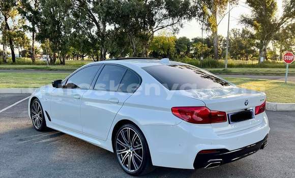 Oofamaa BMW 5–Series White Makiinaa iti Busia keessatti West Kenya keessatti Oofamaa BMW 5–Series White Makiinaa iti Busia keessatti West Kenya keessatti