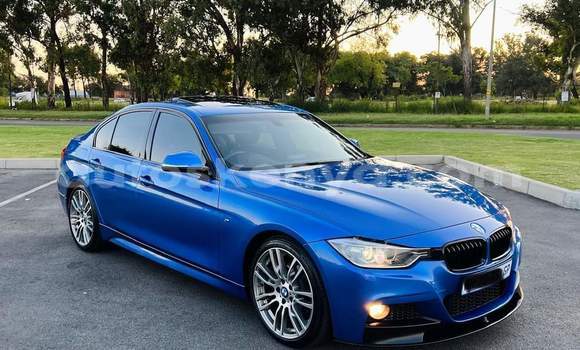 Nunua Ilio tumika BMW 3–Series Bluu Gari ndani ya Bute nchini Kaskazini Mashariki mwa Kenya