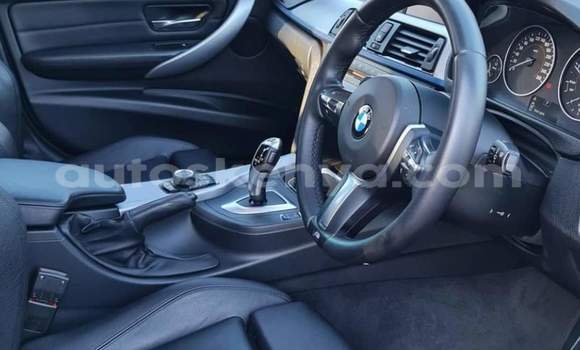 Nunua Ilio tumika BMW 3–Series Bluu Gari ndani ya Bute nchini Kaskazini Mashariki mwa Kenya Nunua Ilio tumika BMW 3–Series Bluu Gari ndani ya Bute nchini Kaskazini Mashariki mwa Kenya