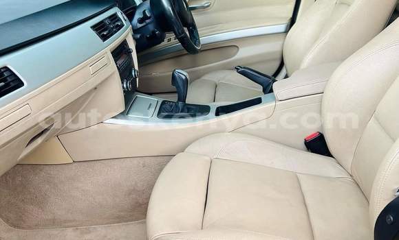 Nunua Ilio tumika BMW 3–Series Bluu Gari ndani ya Changamwe nchini Pwani Nunua Ilio tumika BMW 3–Series Bluu Gari ndani ya Changamwe nchini Pwani